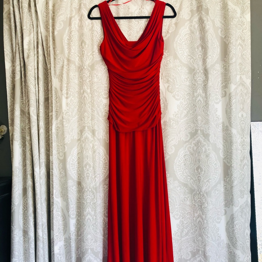 Elegant Red Gown🌹